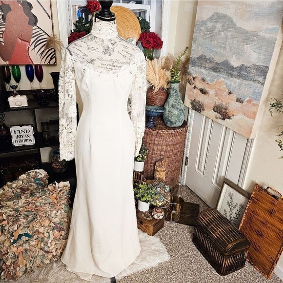 VTG Rose Taft Ivory Applique High Neck Mermaid Wedding Dress.
